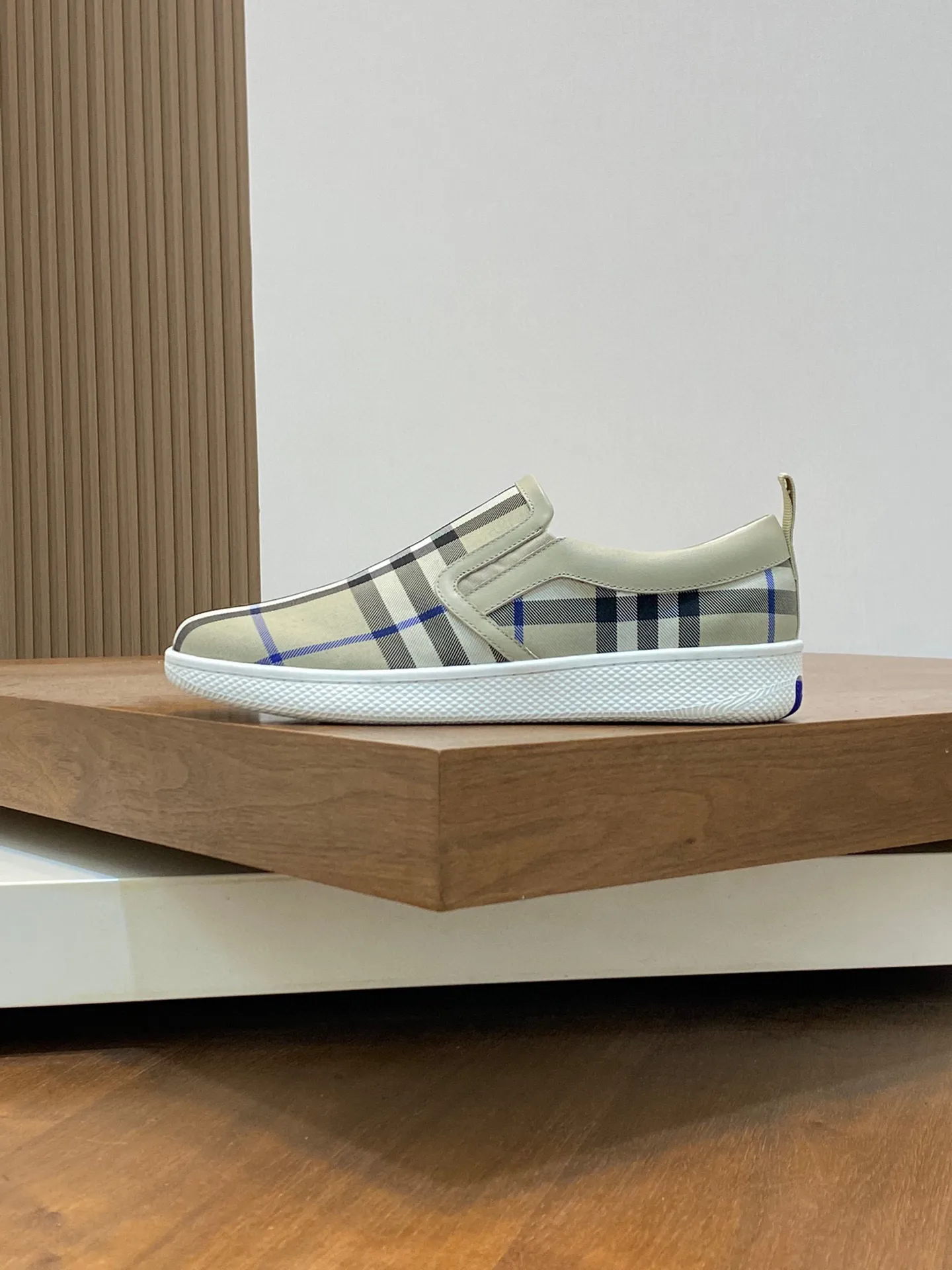 P380 [BURBERRY] Burberry - Upper: imported 🔝 brand totem cloth, - Inner lining: cowhide lining, feet; water-dyed cowhide - Outsole: ultra-light TPR rubber; two-color molded outsole - Super high quality control·Fine workmanship: highlighted (high-end, extravagance, grade) -Size: 38-44 (Male 45, can be customized)·